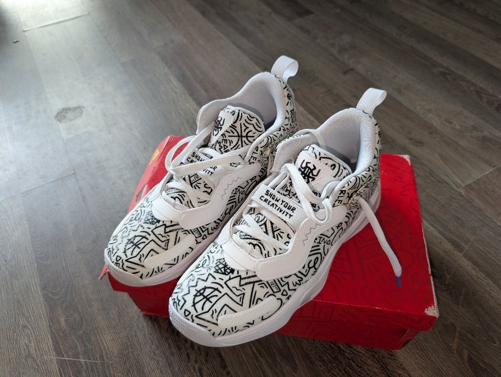 Adidas D.O.N. Issue #3 Coloring Book, Ophalen of Verzenden, Zo goed als nieuw, Adidas, Wit