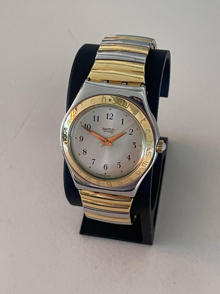 Swatch Irony Dameshorloge - Goud/Zilver - Werkt goed, Staal, Polshorloge, Swatch, Ophalen of Verzenden