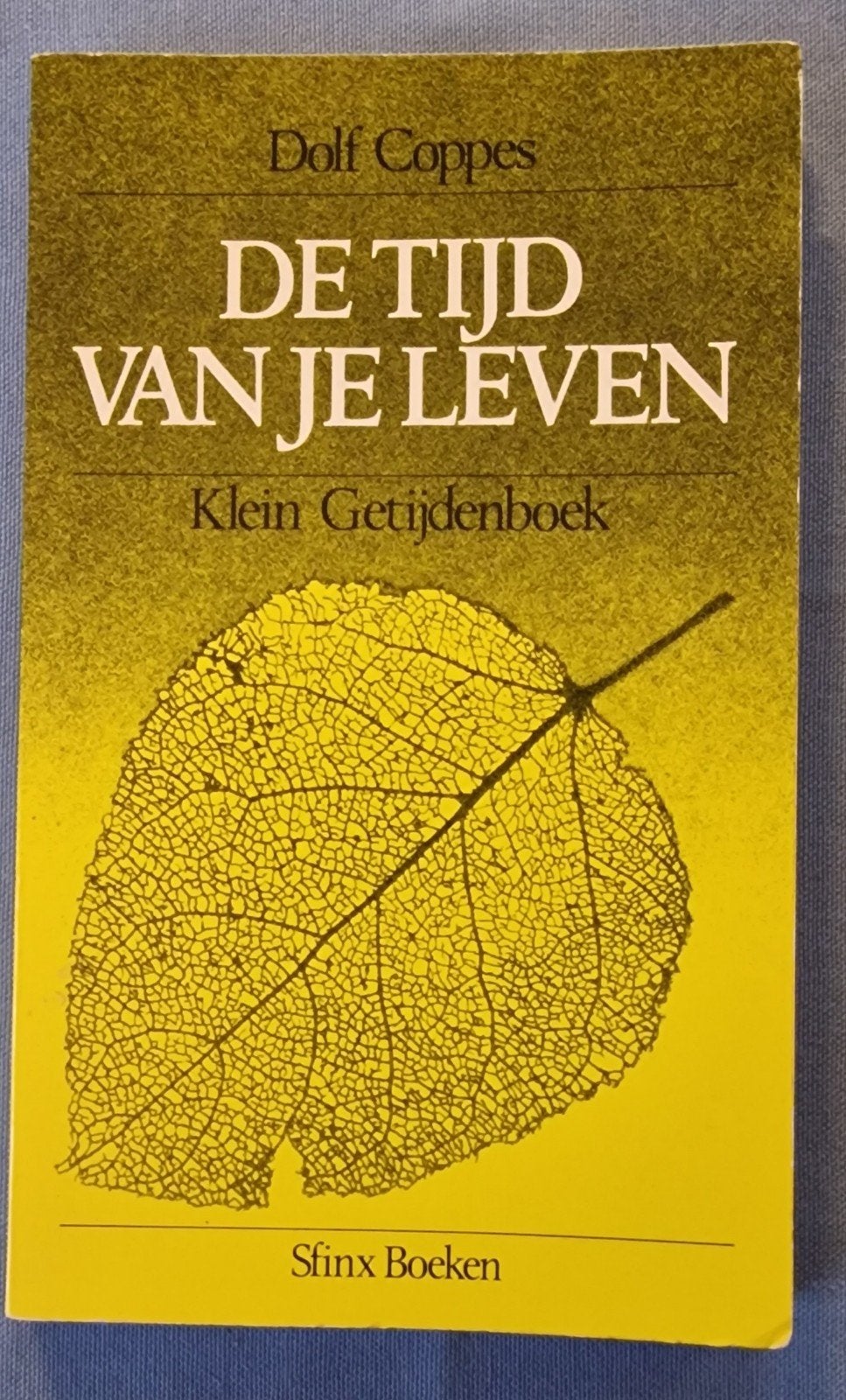 de tijd van je leven -Klein getijdenboek., Boeken, Ophalen of Verzenden, Gelezen, Dolf Coppes, Overige religies