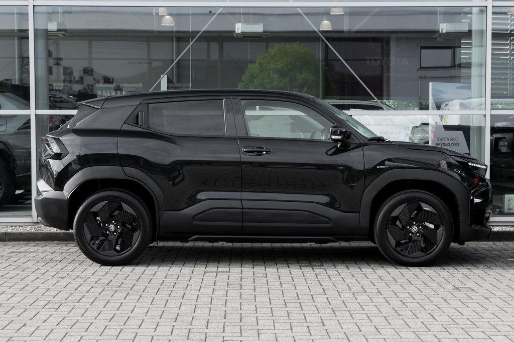 Toyota Urban Cruiser Dynamic 61 kWh, Auto's, Toyota, Stof, Gebruikt, Automatische klimaatregeling, Zwart