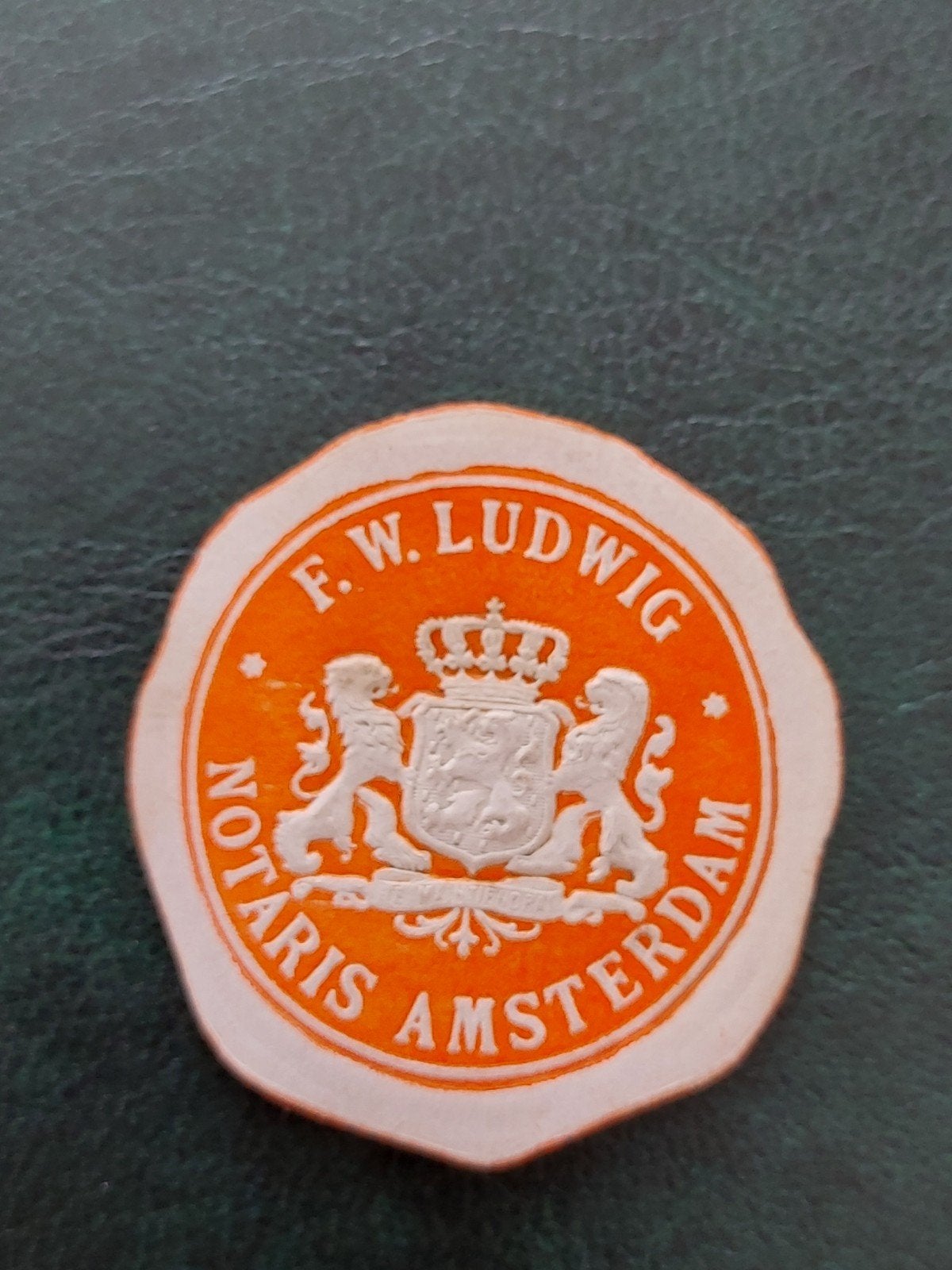 Sluitzegel F.W. Ludwig Notaris Amsterdam, Verzamelen, Merken en Reclamevoorwerpen, Verzenden, Zo goed als nieuw, Overige typen