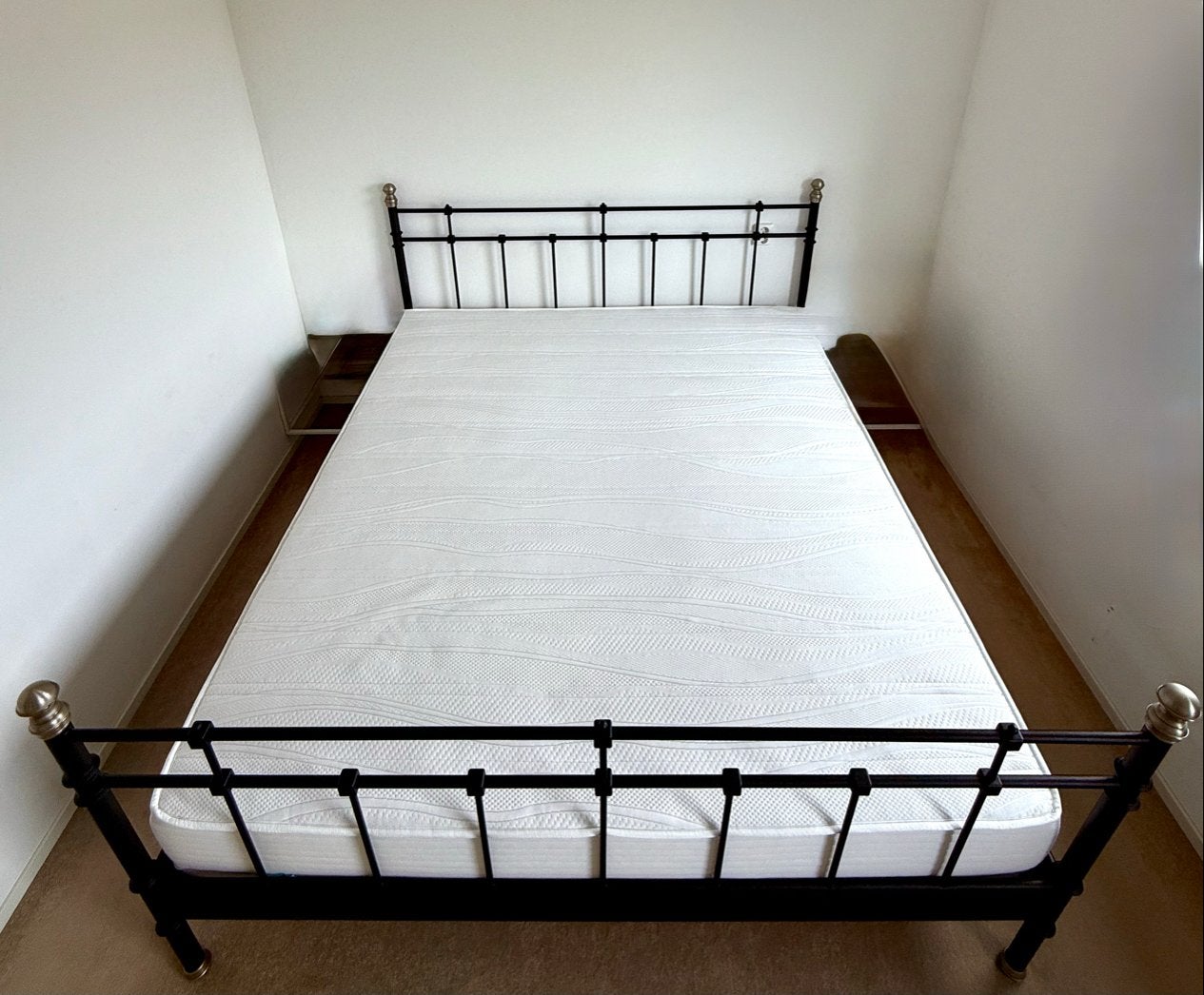 IKEA Tweepersoonsbed met lattenbodems en matras (180x200), Ophalen, Zwart, Tweepersoons, 180 cm