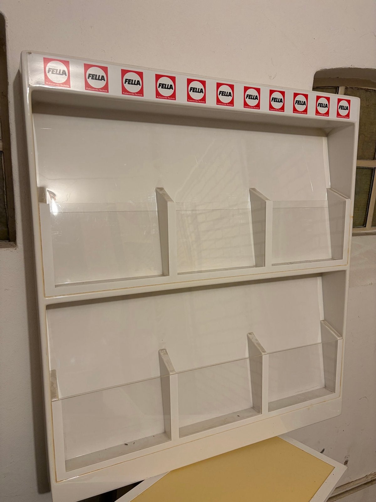 Fella folderrek hard plastic display, Ophalen