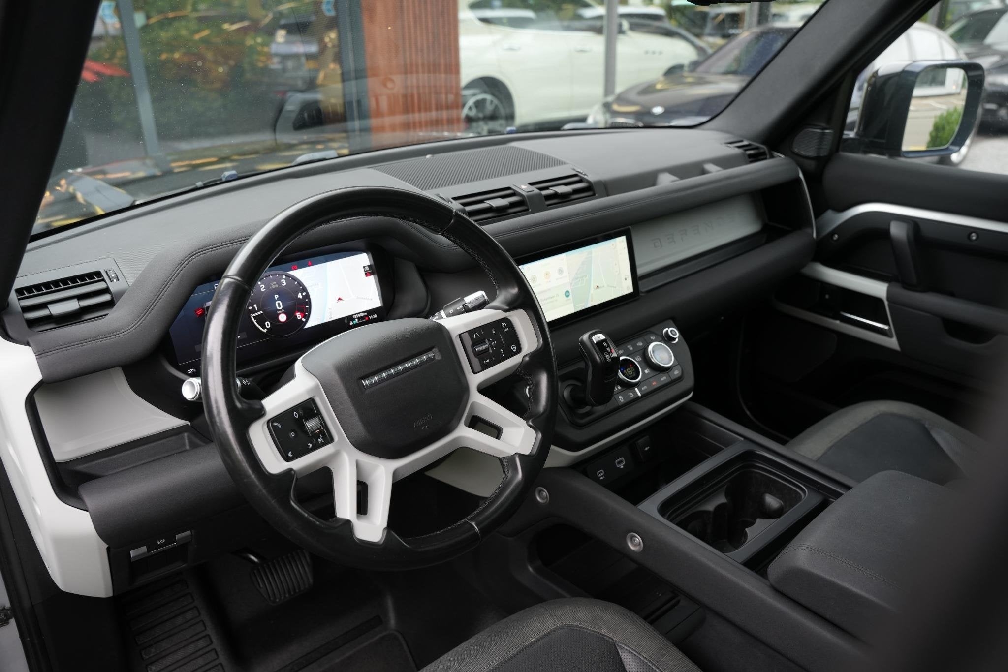 Land Rover Defender 2.0 D240 110 HSE Pano Grijs kenteken Per, Gebruikt, 4 cilinders, Automatische klimaatregeling, Leder