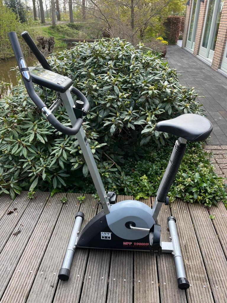 Hometrainer MPF 1900HP met hartslagmeter, Ophalen, Gebruikt, Metaal, Benen