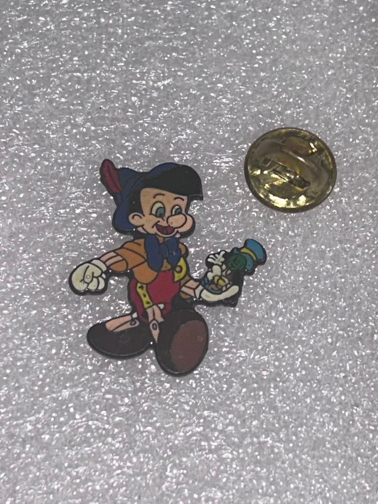 Pin pinokio, Verzamelen, Speldjes, Pins en Buttons, Zo goed als nieuw, Speldje of Pin, Figuurtje, Ophalen of Verzenden