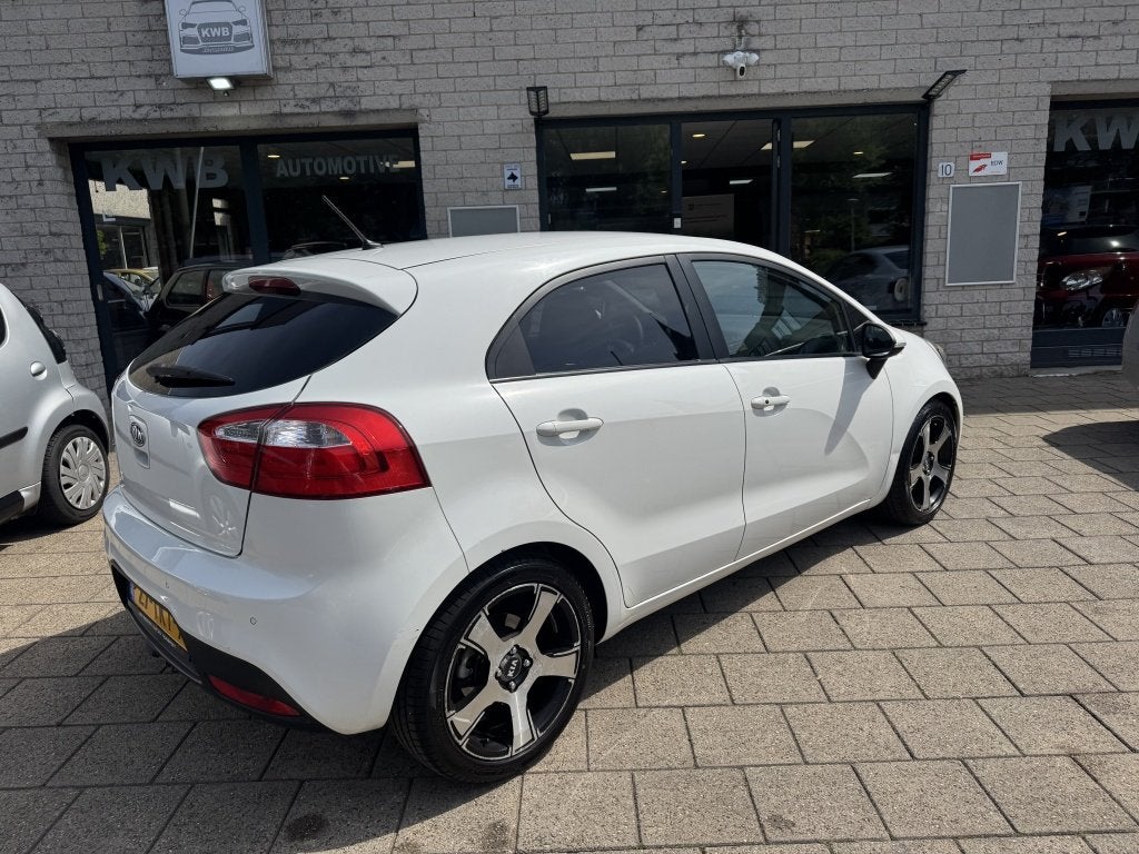 Kia Rio 1.2 CVVT Super Pack 5Drs Airco Nw Apk (bj 2012), 21 km/l, Euro 5, 4 cilinders, Wit