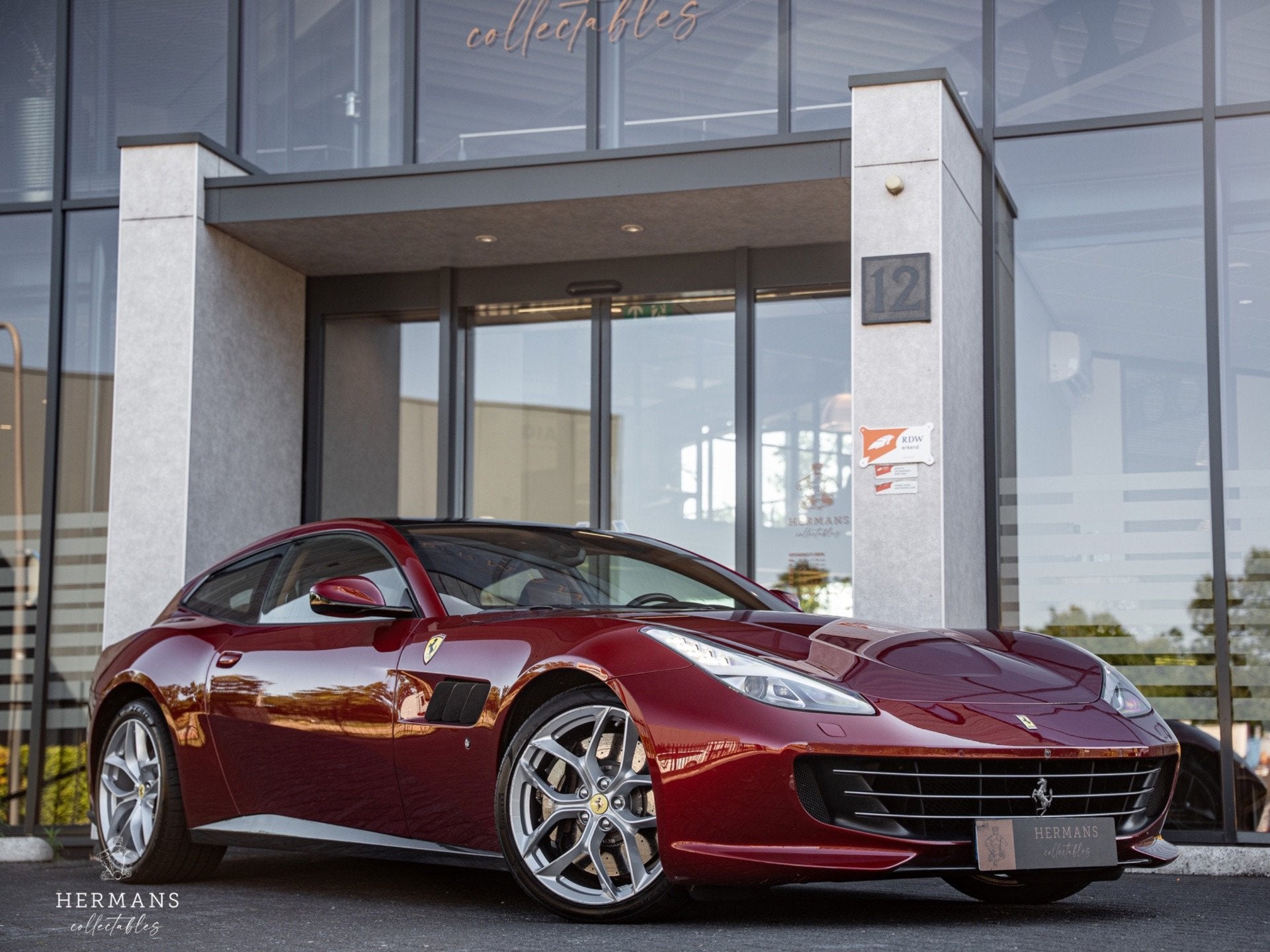 Ferrari GTC4Lusso T 3.9 V8 / Full PPF / Carbon / Passenger /, Achterwielaandrijving, Leder, 3855 cc, Geïmporteerd