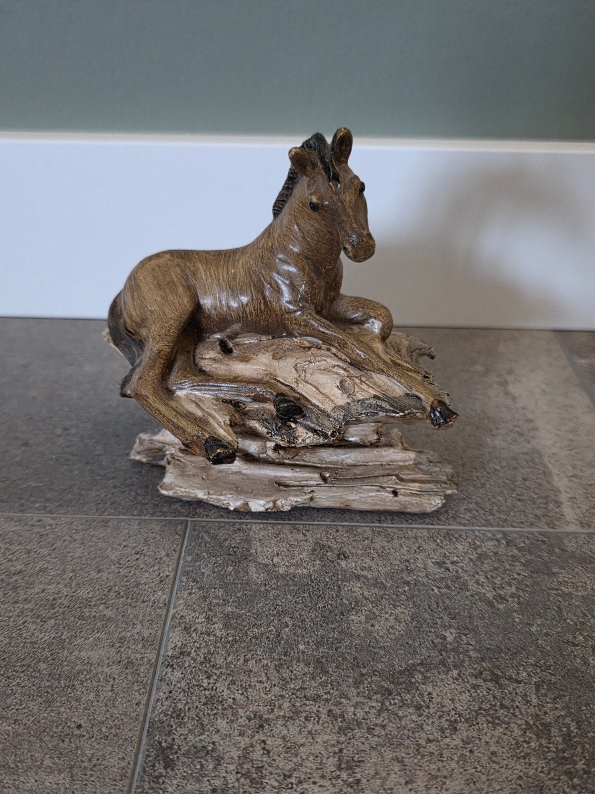 Beeld beeldje paard pony veulen op rots, Ophalen of Verzenden, Zo goed als nieuw