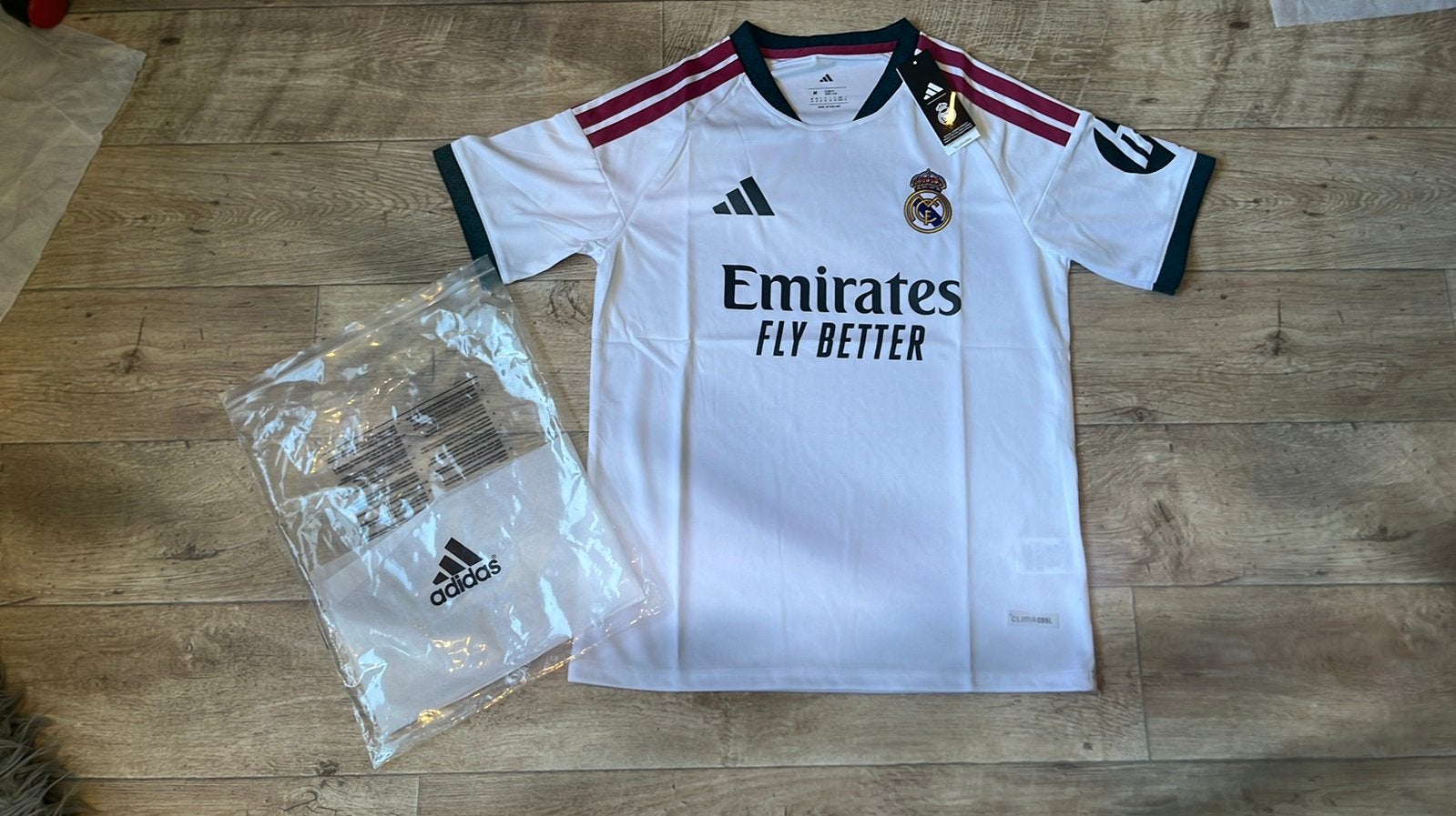 Real madrid 26/27 thuis shirt, Sport en Fitness, Voetbal, Maat M, Ophalen of Verzenden, Nieuw, Shirt