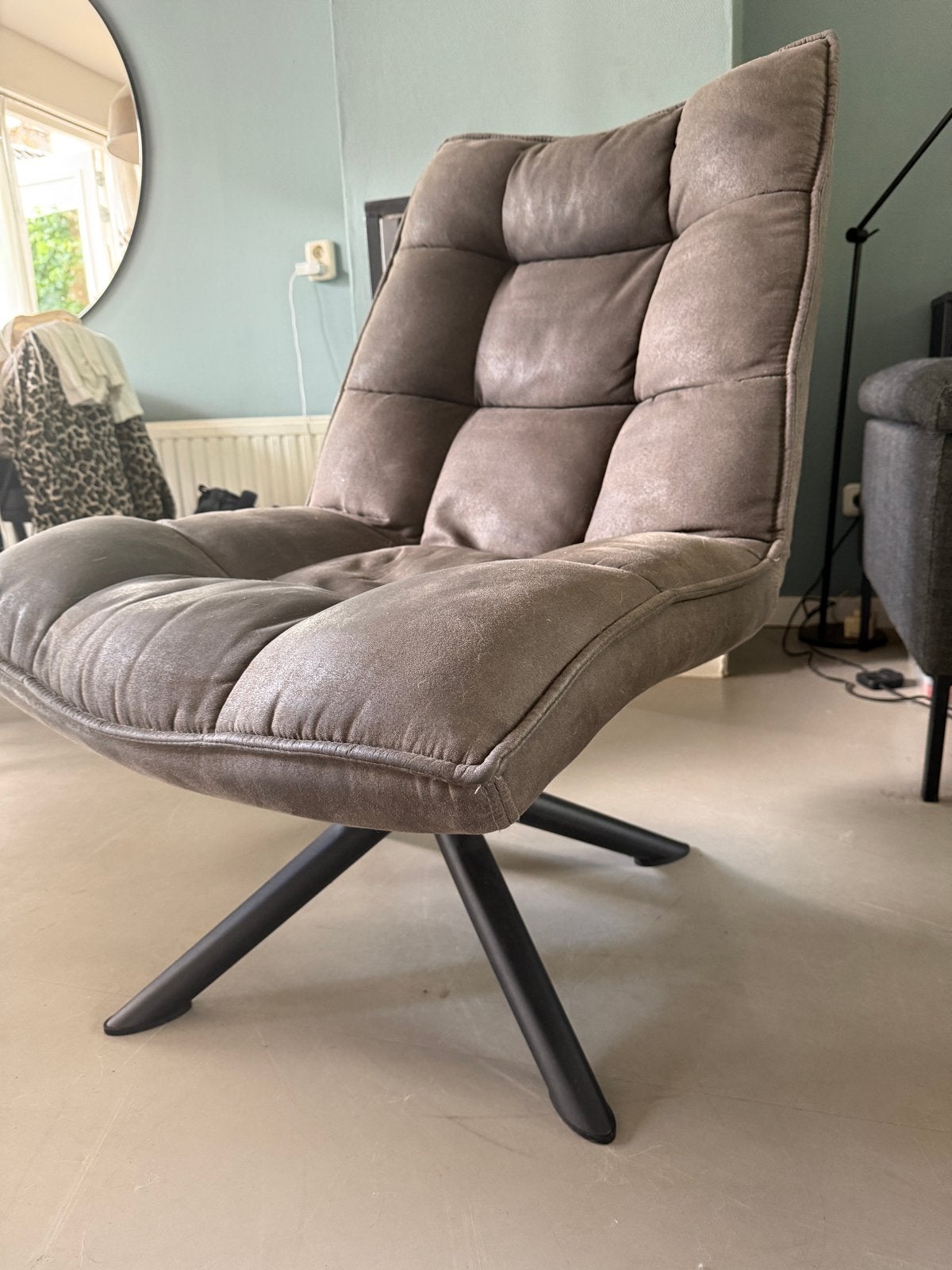 Draaibare fauteuil, Ophalen, Gebruikt, Eén, Stof