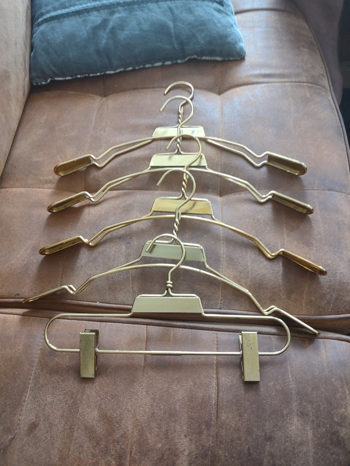 Gouden kledinghangers - Set van 5 stuks, Kleding | Dames, Kledinghangers, Ophalen of Verzenden, Gebruikt, Metaal, Volwassenen
