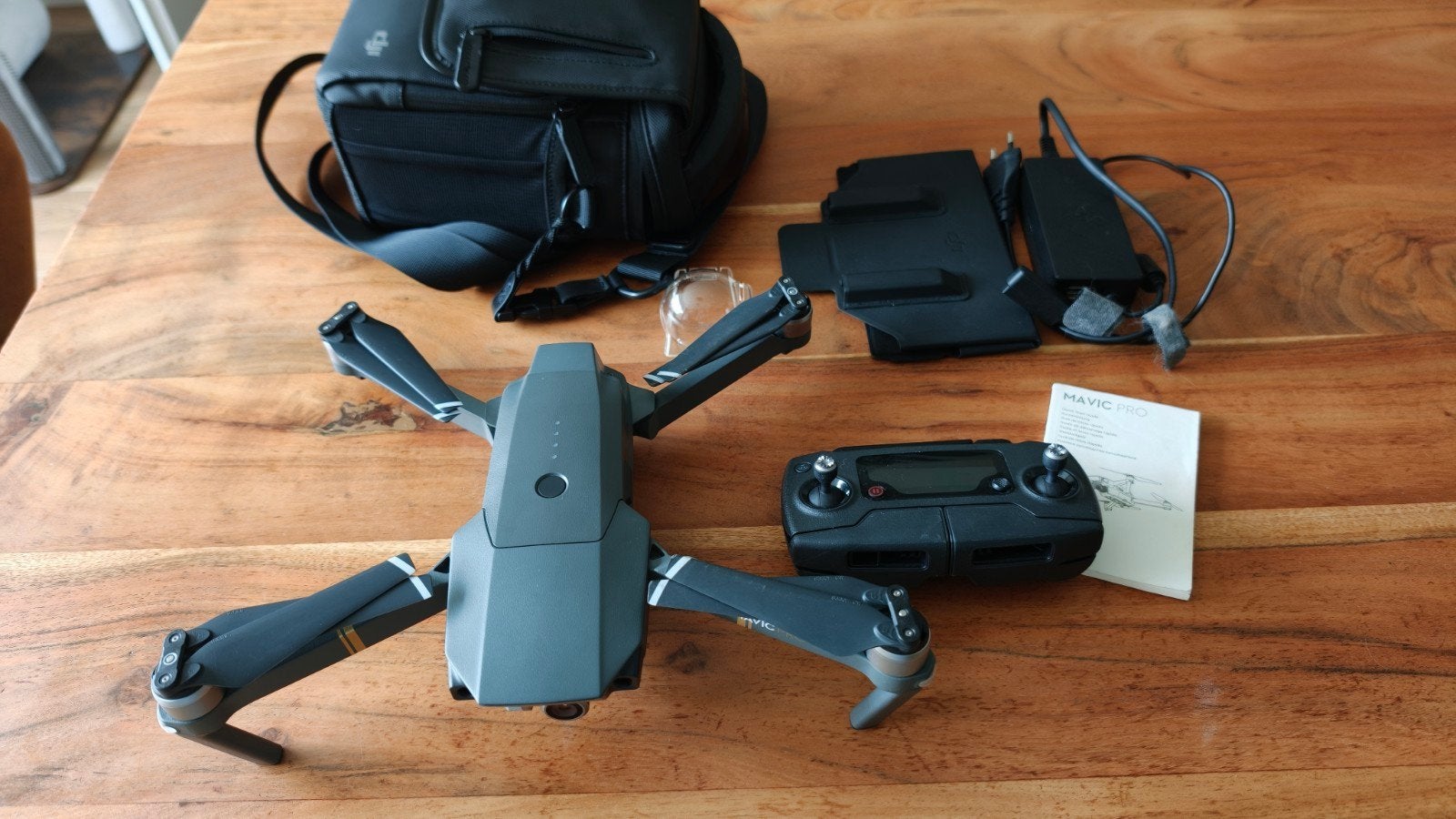 DJI Mavic Pro met 1 accu en draagtas, 250 tot 900 gram, Extra accu('s), 5 tot 10 kilometer, Zo goed als nieuw