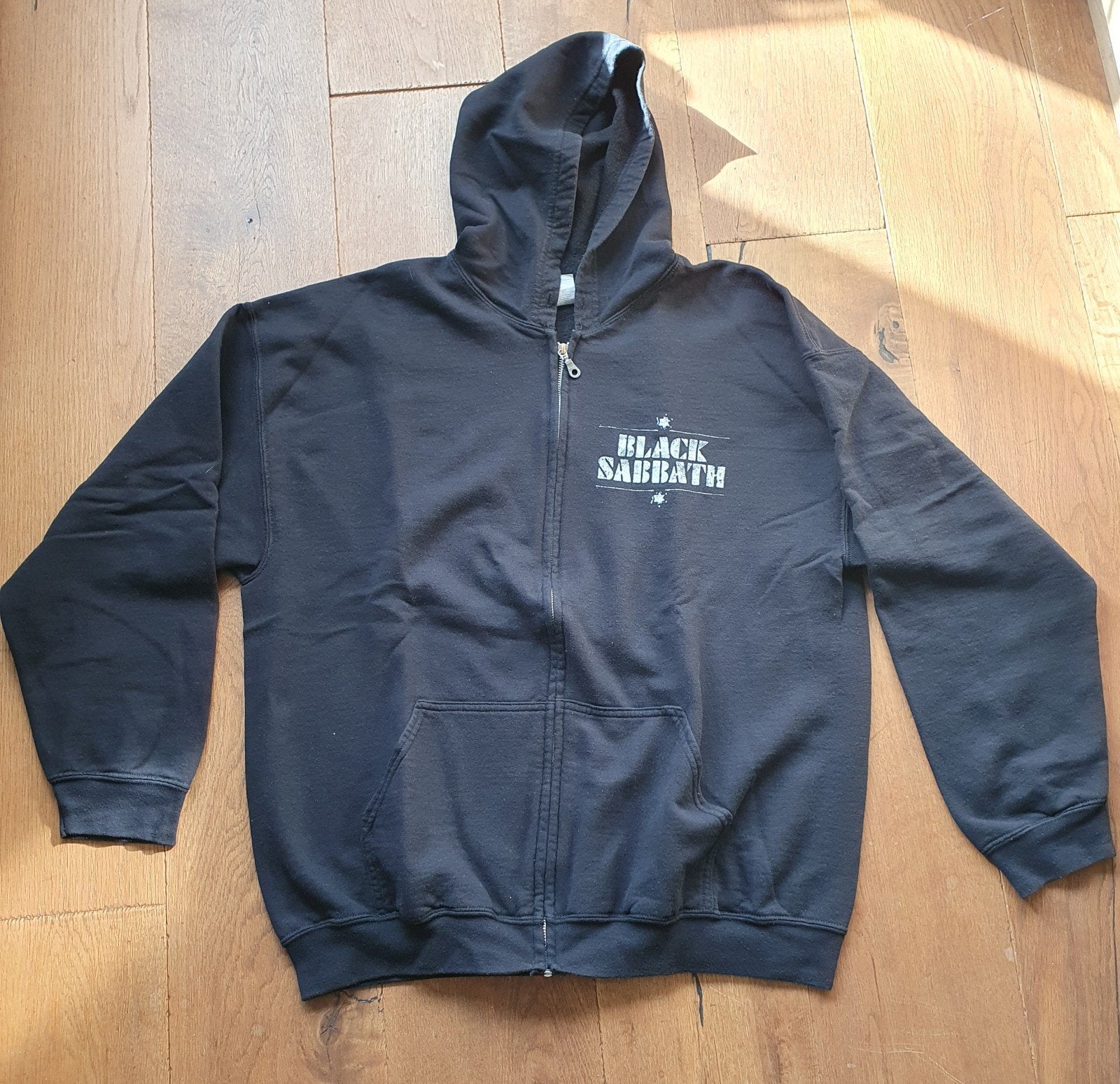 Black Sabbath Hoodie met rits - Zwart. Maat XL., Ophalen of Verzenden, Gedragen, Black Sabbath