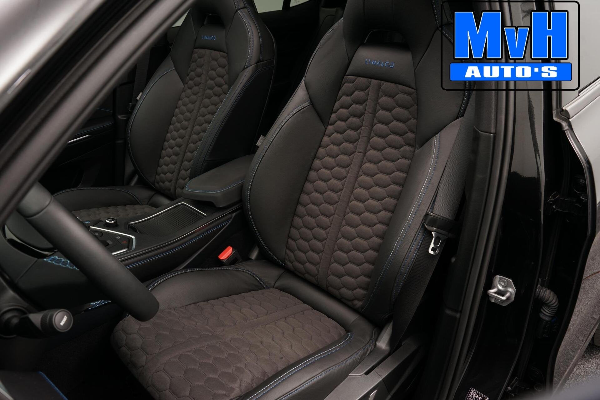 Lynk & Co 01 1.5 PHEV|FULL BL XL|LEER/ALCANT|ZW.HEMEL|SOH96%, Stof, Met garantie (alle), Automatische klimaatregeling, Zwart