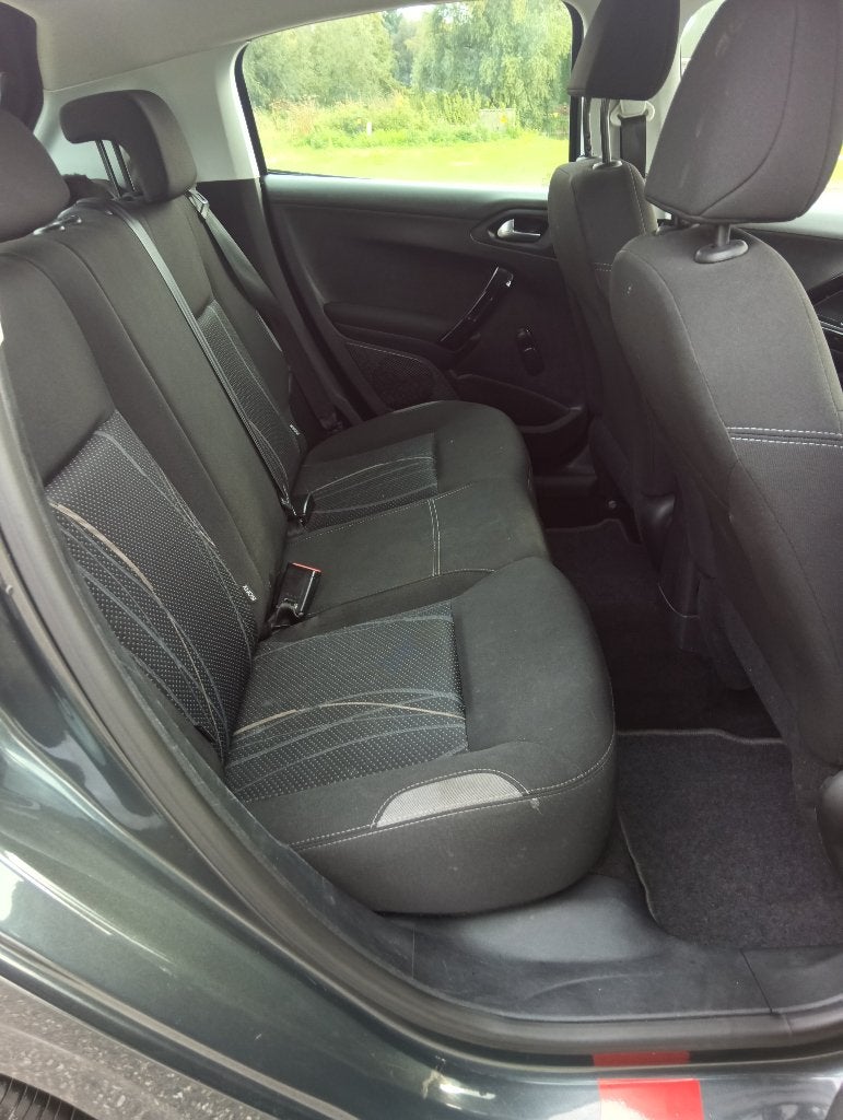 Foto 16 van Peugeot 208 1.2 VTi 82PK 5D (102g) 2012 Grijs