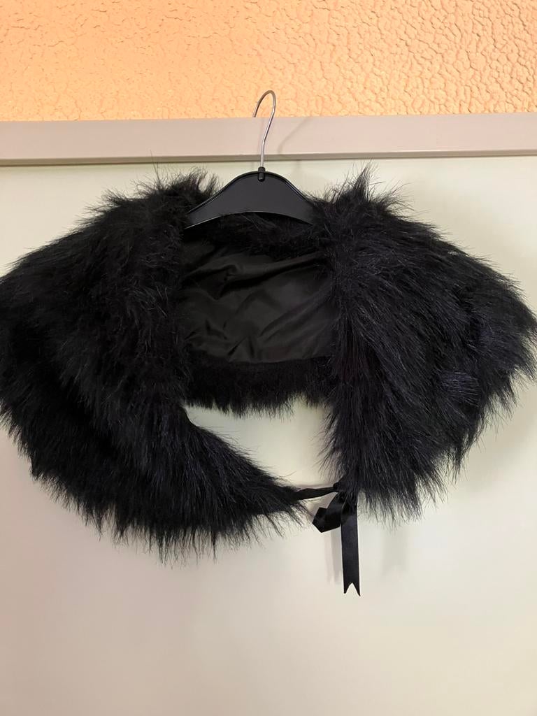 Te koop mooie zwarte imitatie bontje, Ophalen of Verzenden, Zo goed als nieuw, Sjaal