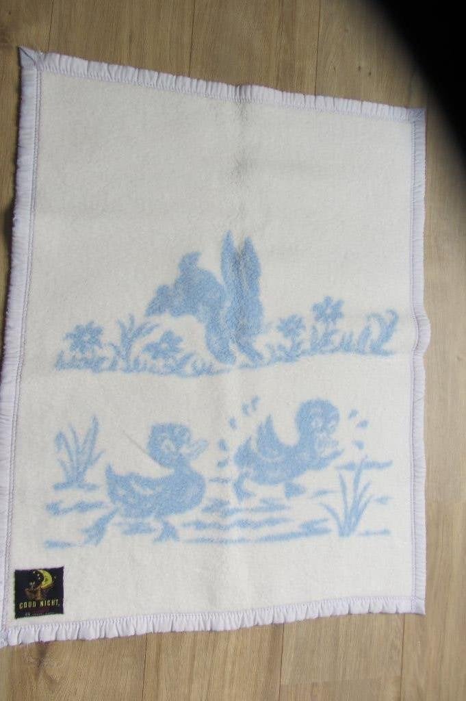 dekentje dralon ca 100 x 80 cm wit/blauw, Kinderen en Baby's, Ophalen of Verzenden, Gebruikt, Blauw, Deken