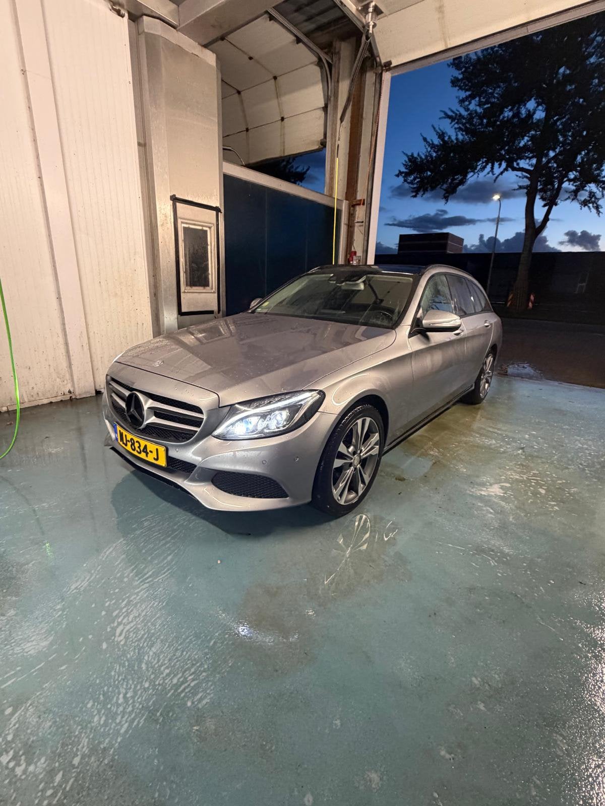 Mercedes-Benz C220, Automaat, Achterwielaandrijving, 1800 kg, 4 cilinders