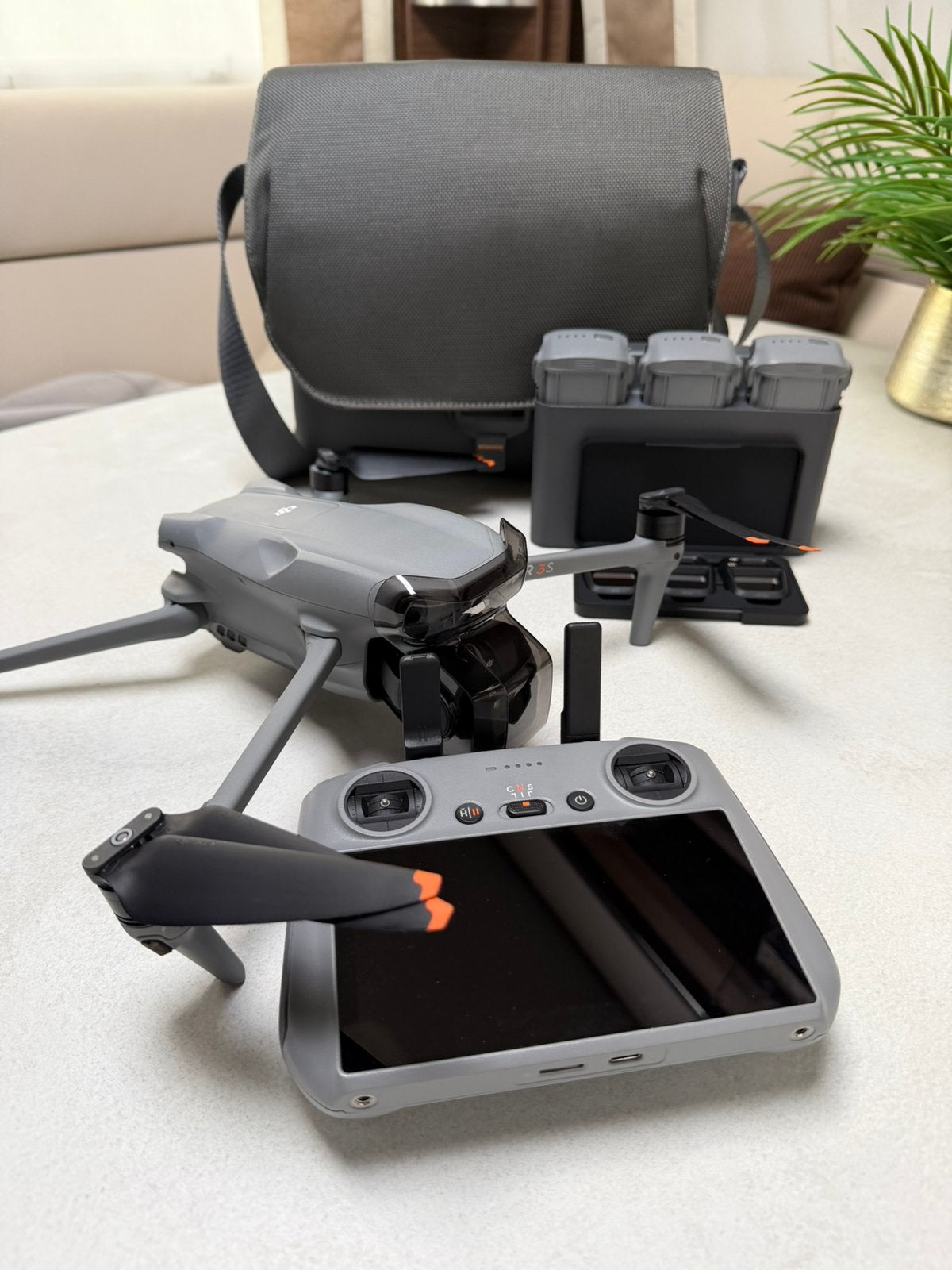DJI Air 3S fly more combo, Audio, Tv en Foto, Drones, 250 tot 900 gram, 30 tot 45 minuten, Cameradrone, 5 tot 10 kilometer