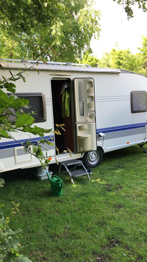 Hobby caravan met comfortabele bedden en complete keuken, Caravans en Kamperen, Caravans, Rondzit, Hobby, Particulier, 5 tot 6 meter