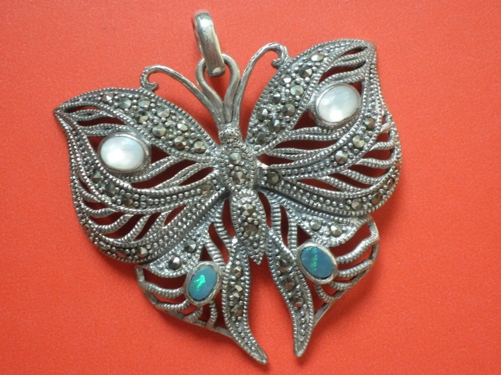 Prachtige Grote Zilveren Vlinder met Blauwe Opalen en Paarlm, Verzenden, Zilver, Hanger, Met edelsteen