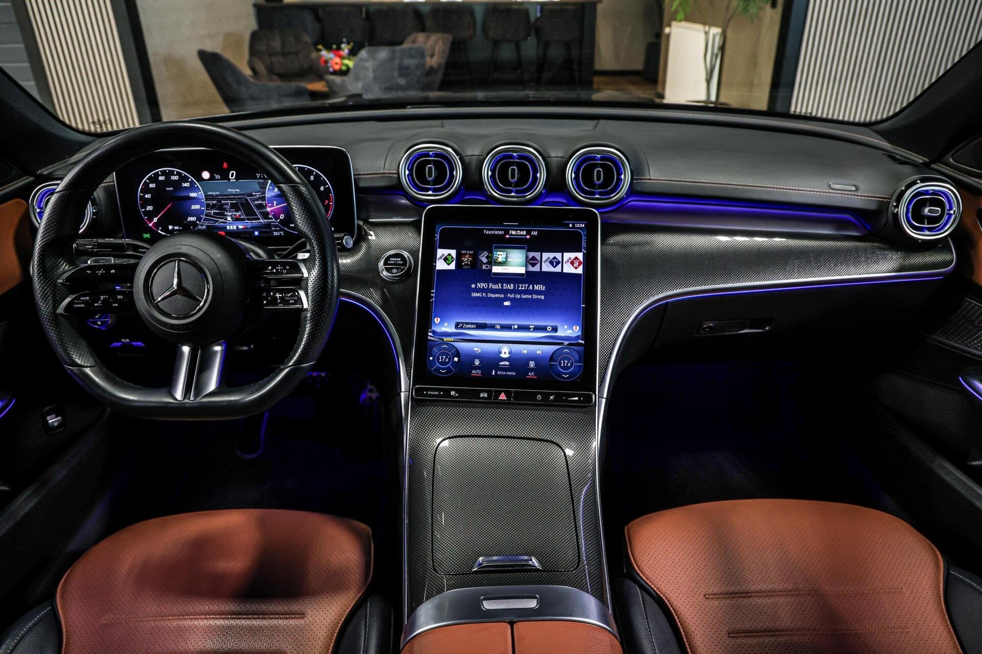 Mercedes C-klasse 180 AMG|Sfeer|Night|Camera|Carplay, Automaat, Euro 6, 4 cilinders, Met garantie (alle)