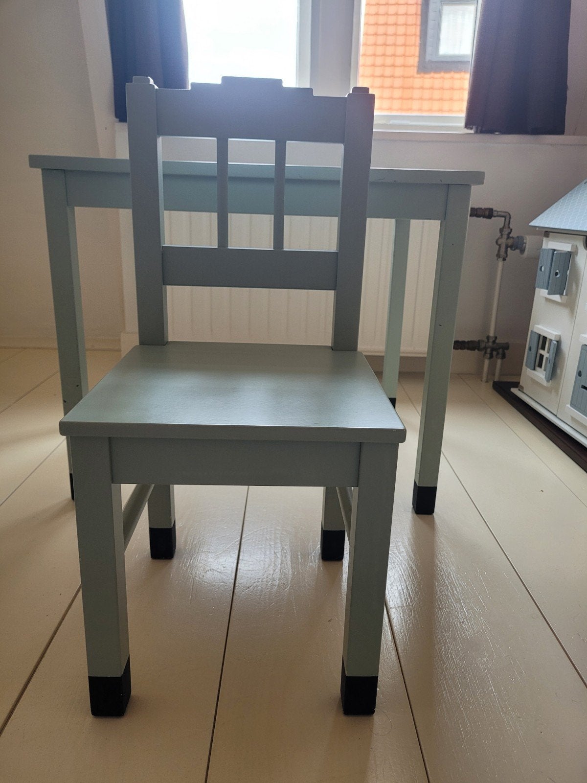 Kindertafel en stoel - in Amsterdamse Schoolstijl, Kinderen en Baby's, Kinderkamer | Tafels en Stoelen, Ophalen, Gebruikt, Tafel(s) en Stoel(en)