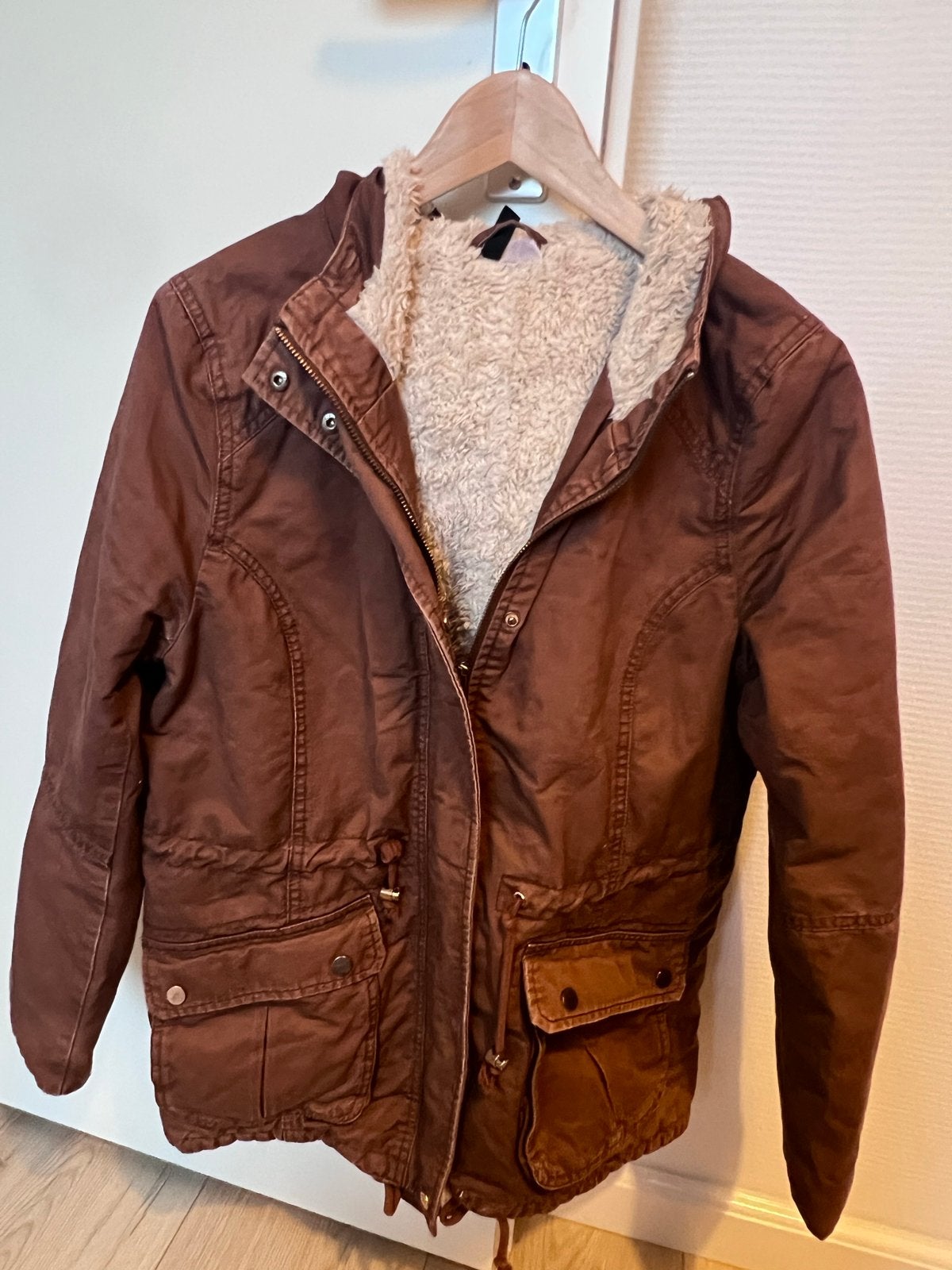 Bruine parka jas met teddy voering maat 40, Ophalen of Verzenden, Gedragen, Maat 38/40 (M), Bruin
