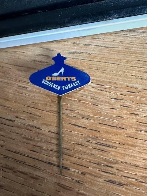 speld schoenen Geerts, Ophalen of Verzenden, Gebruikt, Merk, Speldje of Pin