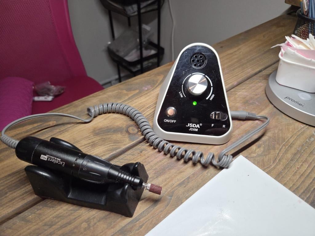 Frees met extra bitjes, Ophalen, Zo goed als nieuw, Handen en Nagels