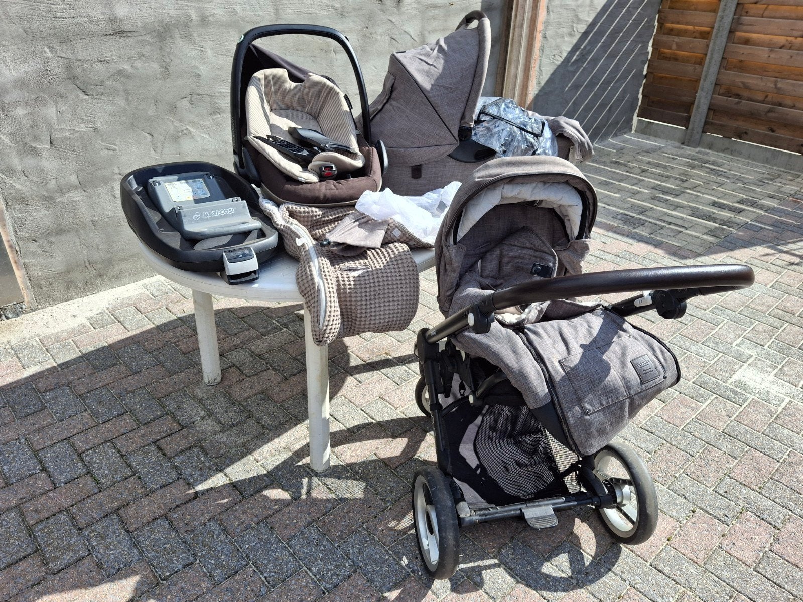 Complete Mutsy Evo 3-in-1 Kinderwagen Maxi-Cosi & FamilyFix, Ophalen, Gebruikt, Verstelbare duwstang, Combiwagen