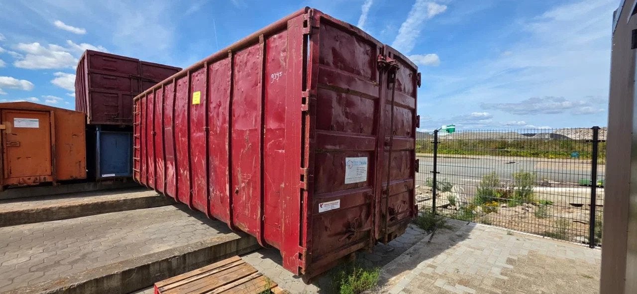 VERNOOY AFZETCONTAINER 9395, Dave Vernooij, Davevernooij@icloud.com, Kellensedwarsweg 9
4004JC  Tiel, NL