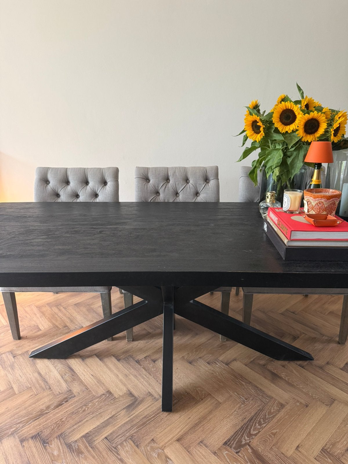 Foto 4 van Zwarte mangohout eettafel