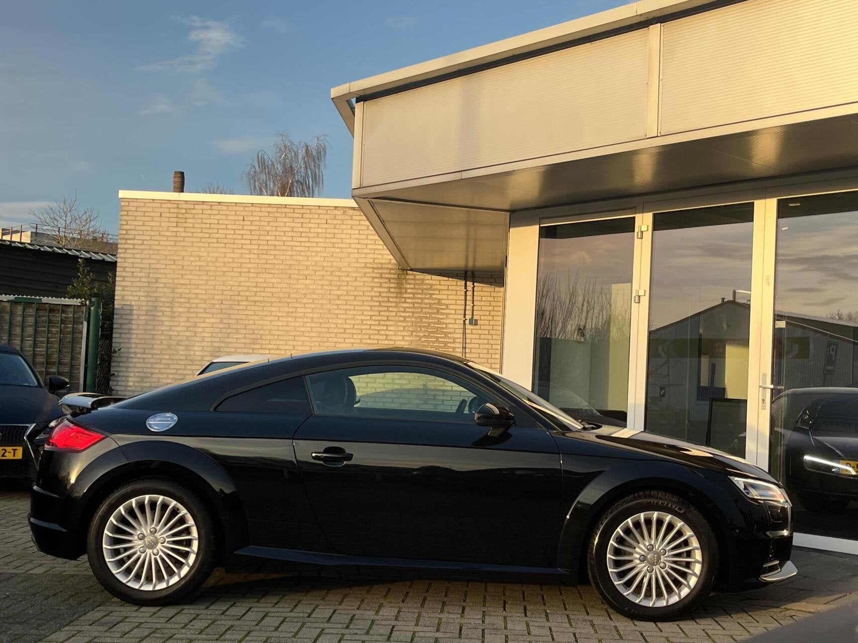 Audi TT 40 TFSI 197PK AUT. SUPERSCHERPE AANBIEDING! XENON, Gebruikt, 4 cilinders, 1984 cc, 4 stoelen