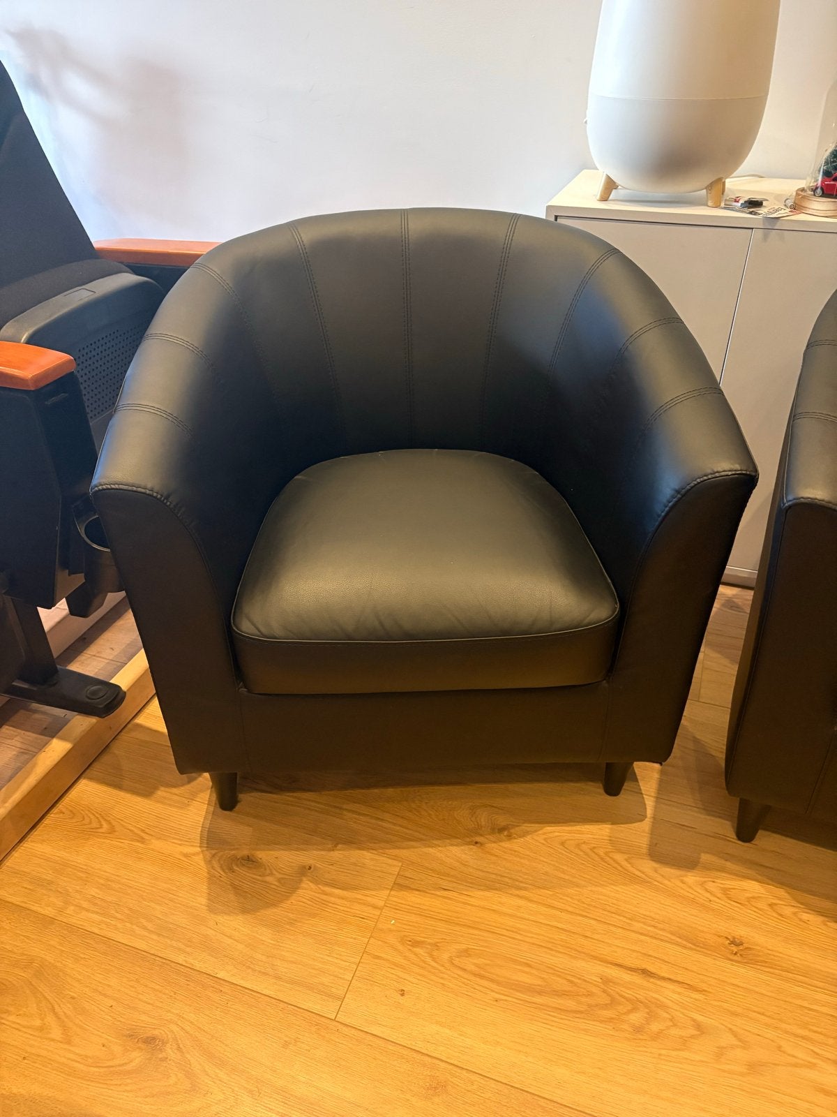 Zwarte kunstleren fauteuil, Ophalen, Zo goed als nieuw, Leer, 75 tot 100 cm