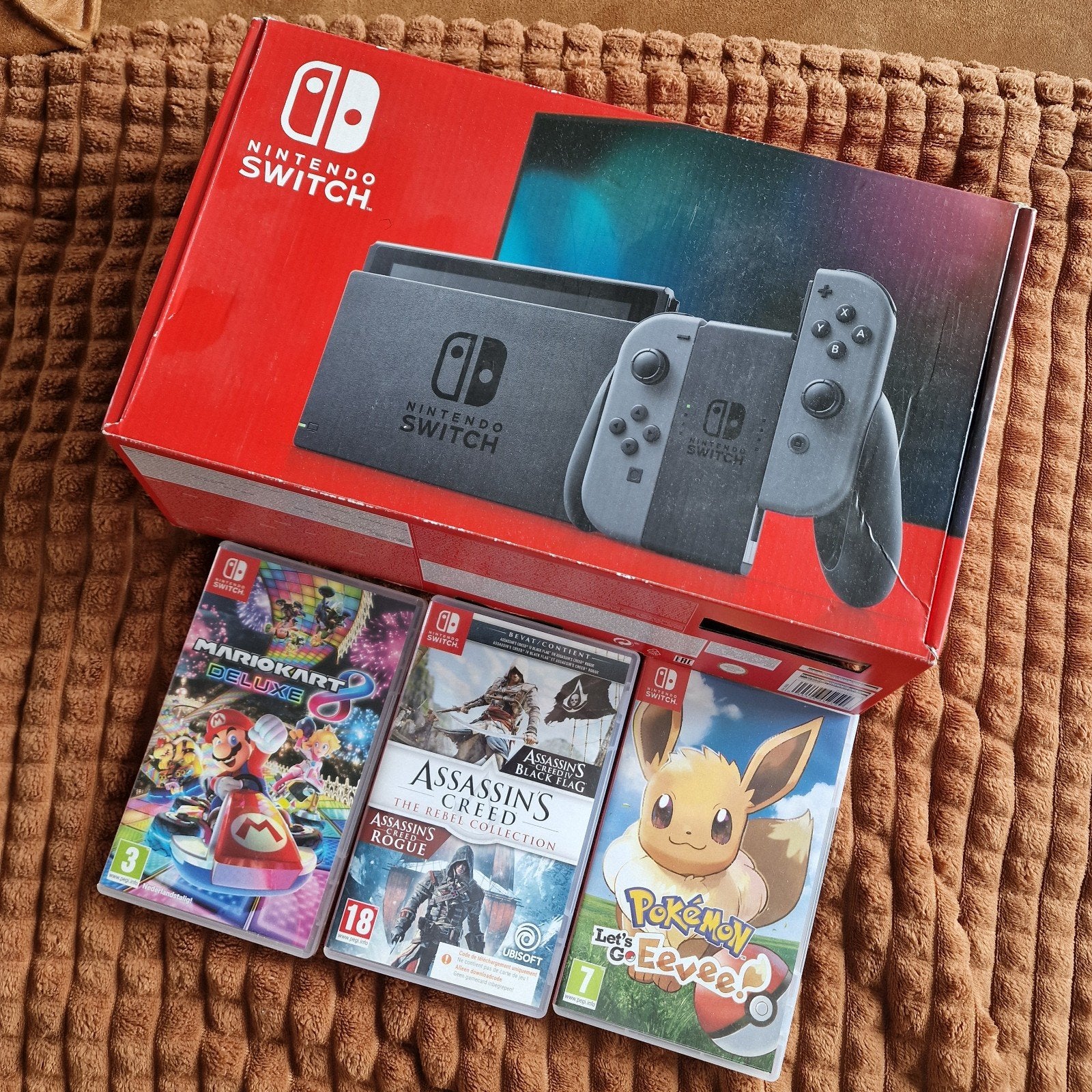Switch V2 2019 inclusief 3 spellen, Ophalen of Verzenden, Zo goed als nieuw, Met 2 controllers, Switch 2019 Upgrade