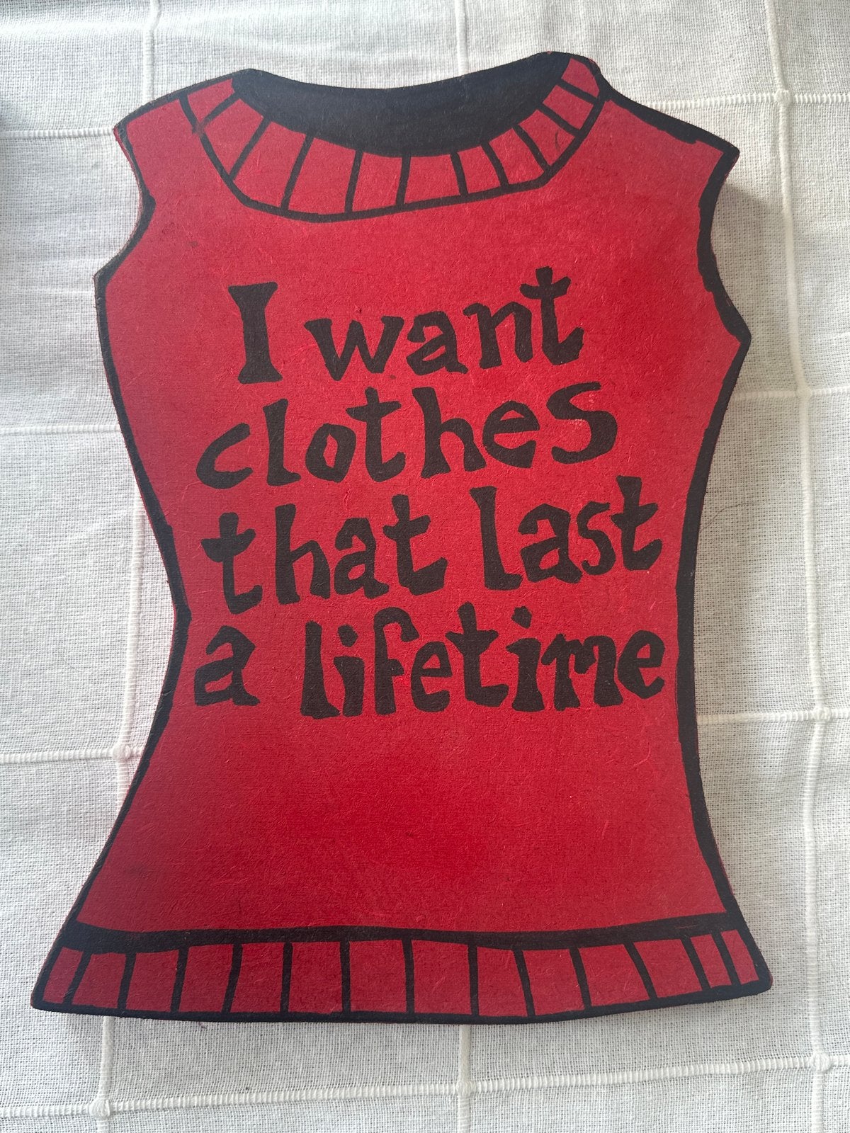 Houten wanddecoratie: 'I want clothes that last a lifetime', Rood, Hout, Nieuw, Ophalen of Verzenden