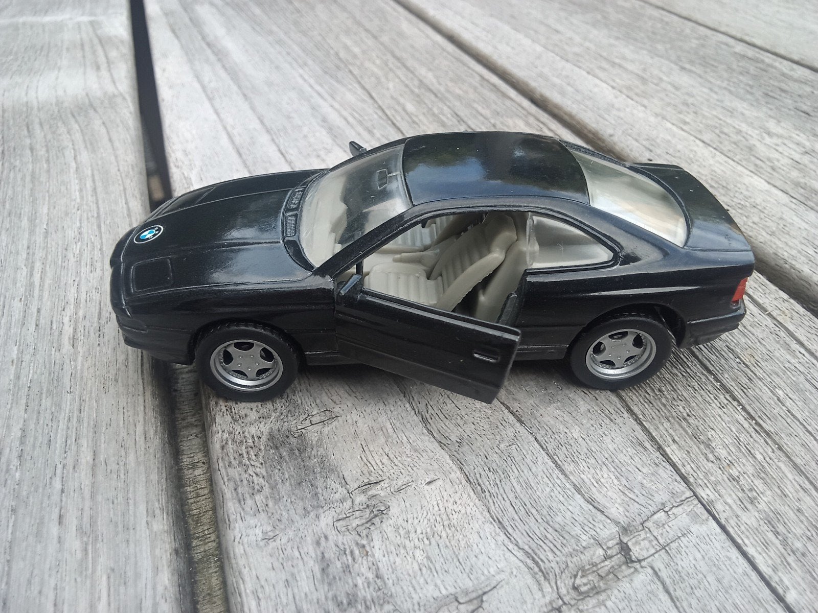 Zeldzaam model: BMW 850 CSI schaalmodel (Maisto), Ophalen of Verzenden, Gebruikt, Overige typen