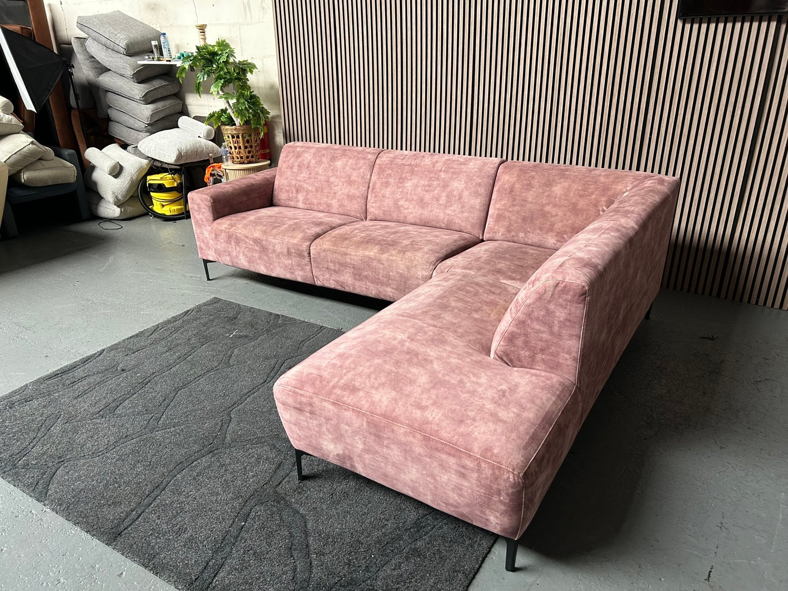 GRATIS LEVERING Hoekbank Velvet Roze 276X215 GEREINIGD, 250 tot 300 cm, Ophalen of Verzenden, Zo goed als nieuw, Vierpersoons of meer