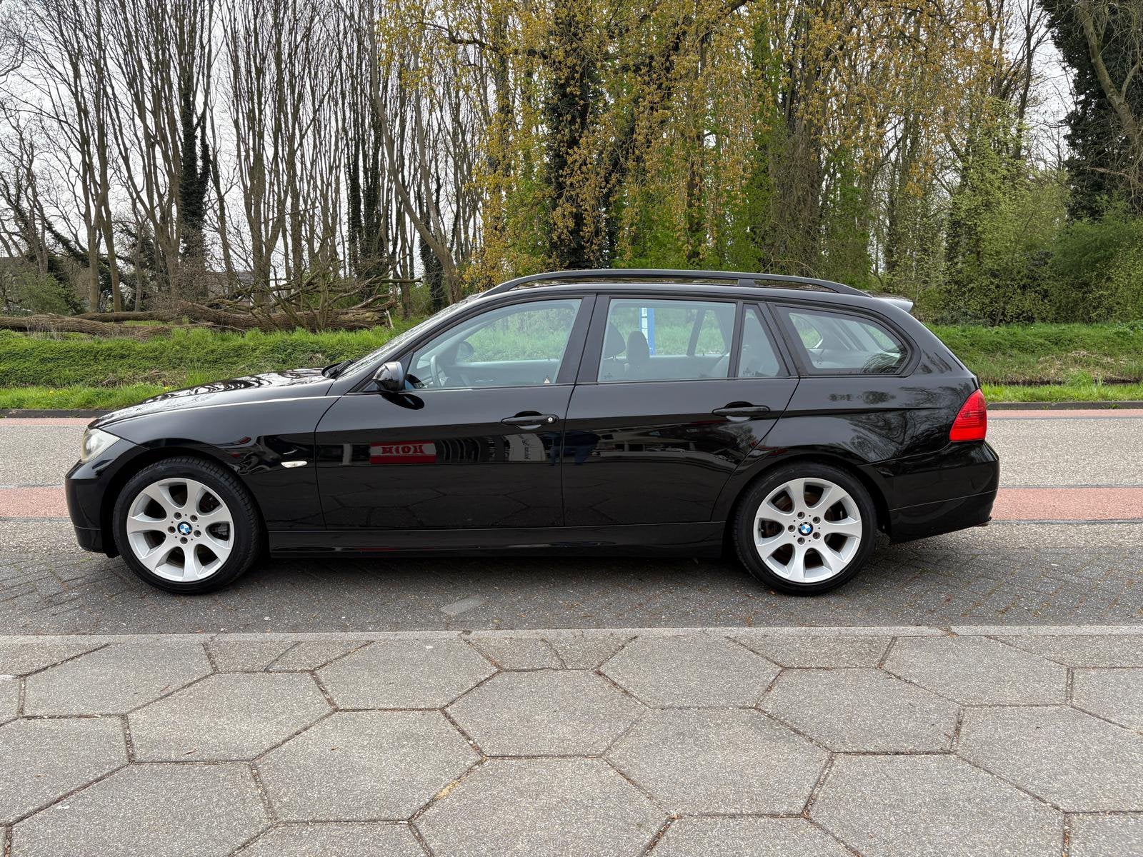 BMW 3-Serie 2.0 I 320 Touring 2005 Zwart, Auto's, 13 km/l, 1995 cc, Zwart, 4 cilinders