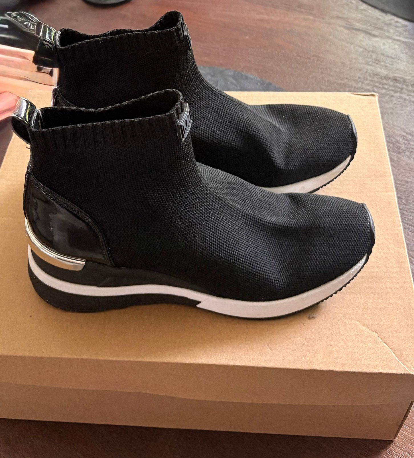 Sneakers hoog Michael Kors maat 36,5, Kleding | Dames, Schoenen, Ophalen of Verzenden, Zo goed als nieuw, Zwart, Sneakers of Gympen