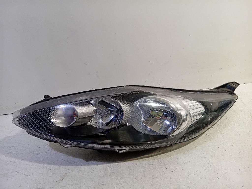 Koplamp links Ford Fiesta, Auto-onderdelen, Onderdelen@venauto.nl, Van der Ven Autorecycling B.V., Gebruikt, Ettenseweg 76, 4706 PB Roosendaal, The Netherlands