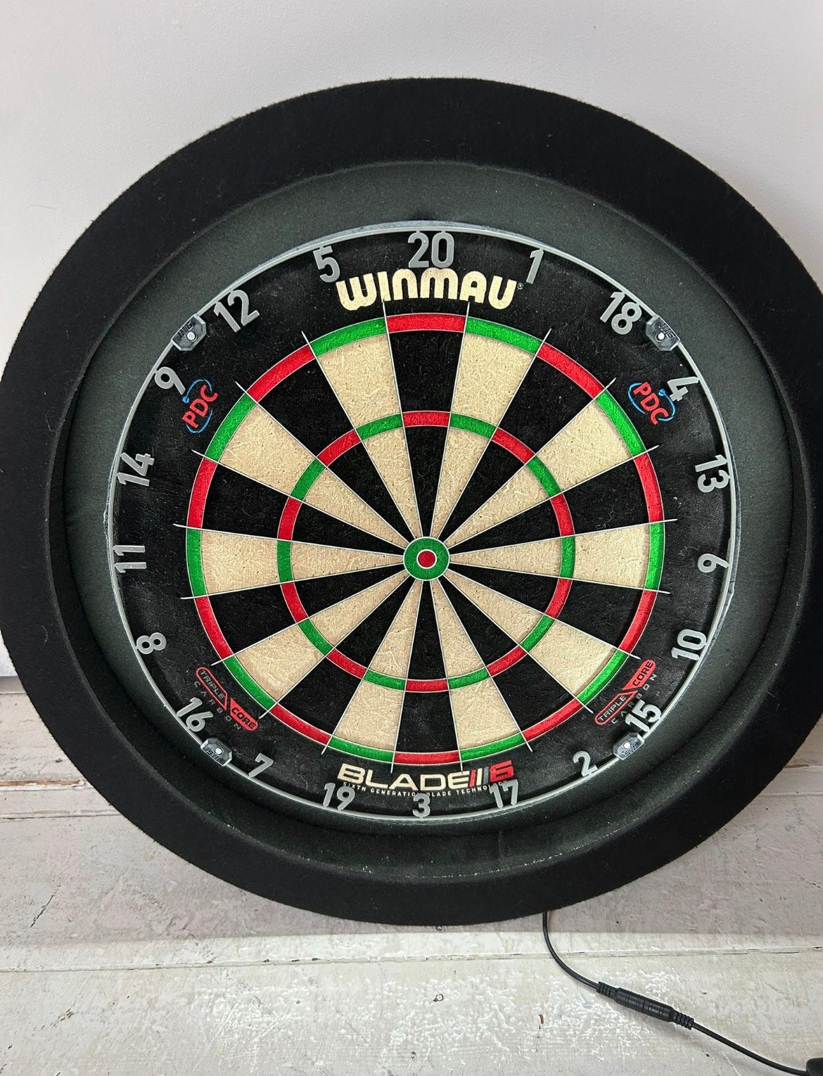 Officieel PDC Dartbord incl. Surround met ledverlichting!, Ophalen, Zo goed als nieuw, Dartbord
