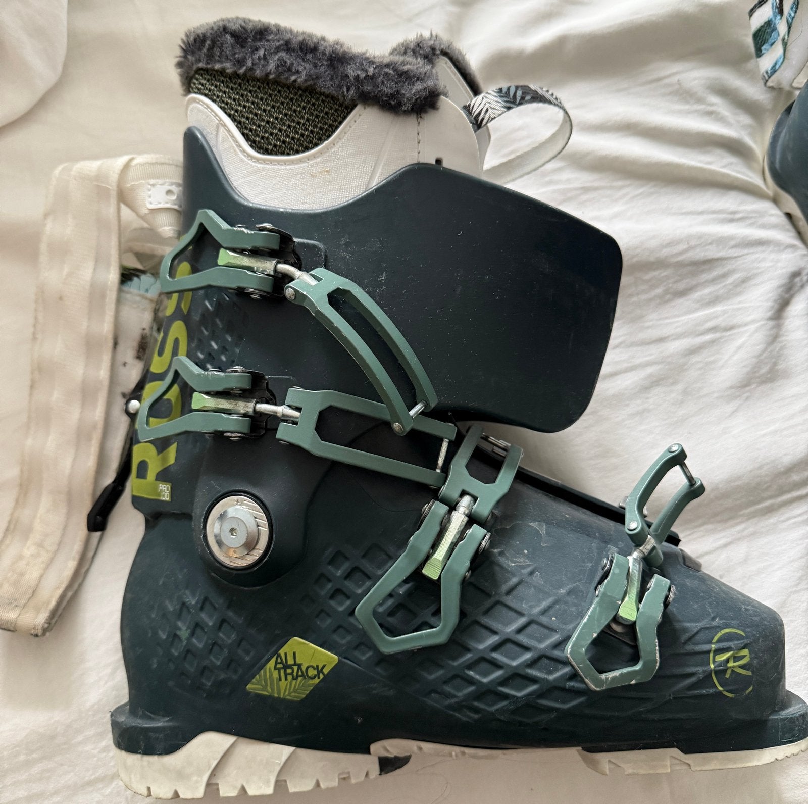 Rossignol Alltrack Pro 100 Slim fit skischoen 25.5 / 39-40, Sport en Fitness, Skiën en Langlaufen, Gebruikt, Rossignol, Schoenen