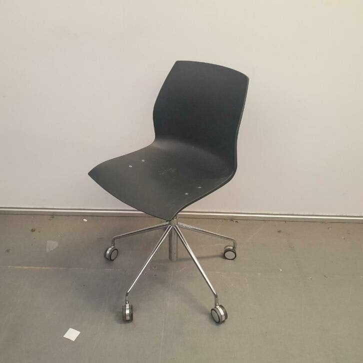 Kalea kastel design bureaustoelen 1x grijs en 3x blauw, Kunststof, Gebruikt, Ophalen of Verzenden, Grijs
