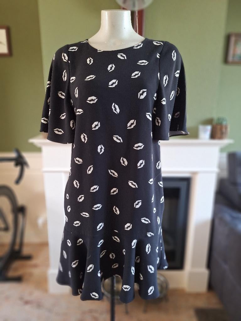 Essentiel Antwerp lippen mond kus jurk 36 S, Kleding | Dames, Jurken, Zwart, Ophalen of Verzenden, Zo goed als nieuw, Maat 36 (S)