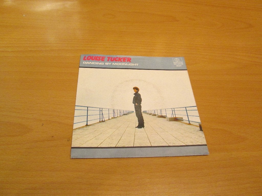 Louise Tucker - Dancing By Moonlight / Running Man, Ophalen of Verzenden, Gebruikt, Pop
