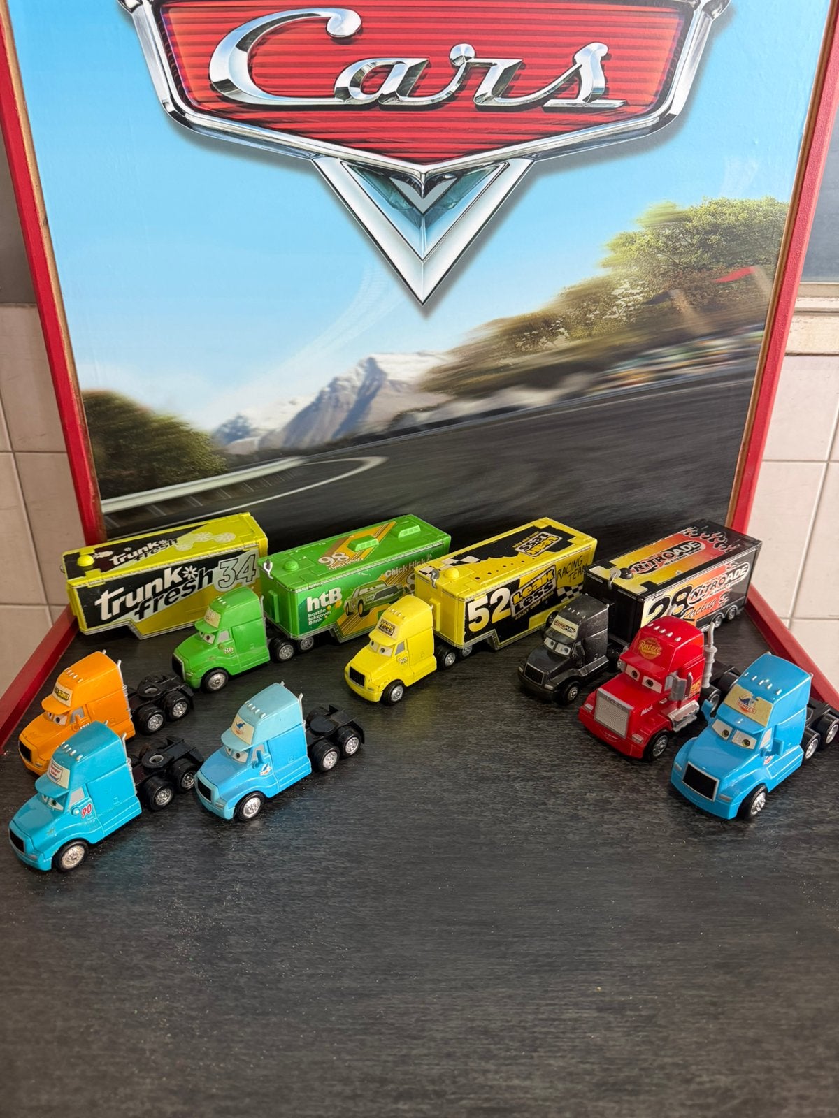 Disney Pixar Cars – Piston Cup Haulers & Vrachtwagens Mattel, Ophalen of Verzenden, Zo goed als nieuw