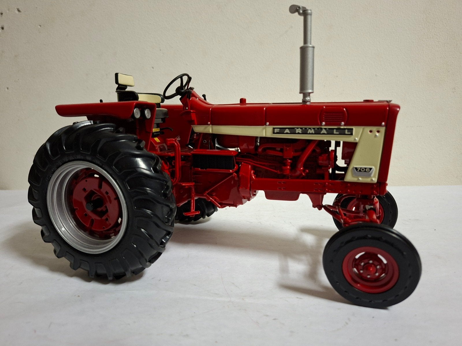 Farmall 706. Ertl precisie serie nr 16., Ophalen of Verzenden, Nieuw, Groter dan 1:32, Overige merken